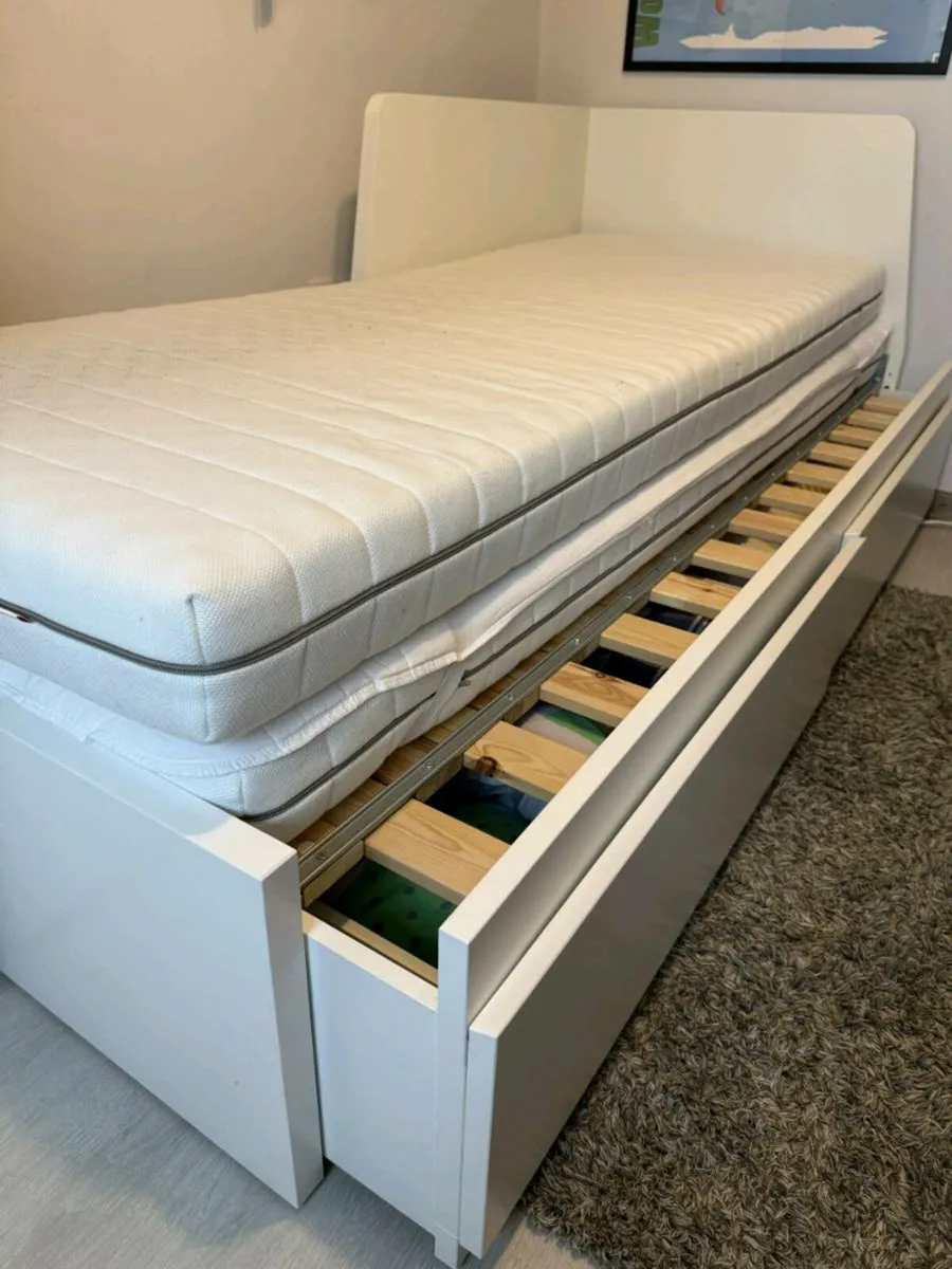 Bed - Image 4