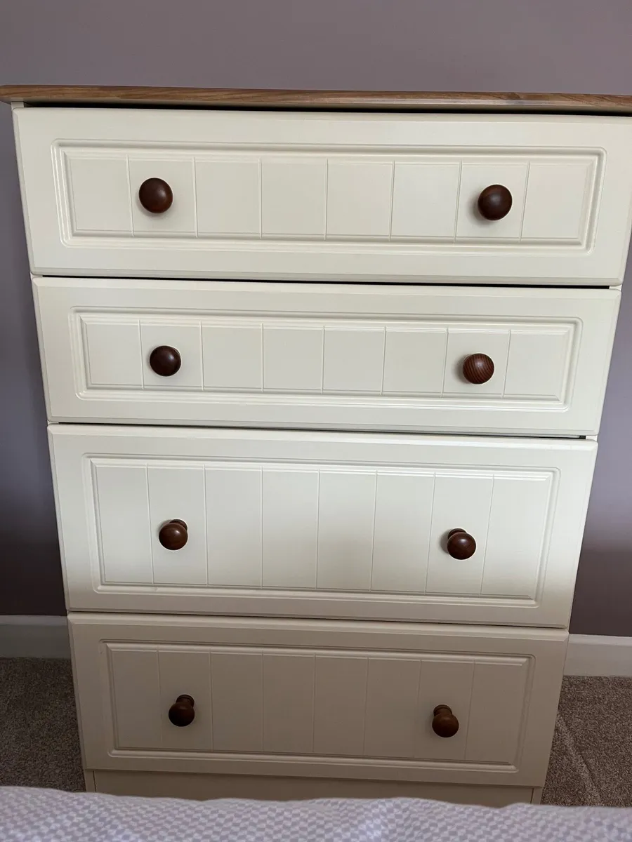 Chest of drawers - Image 1