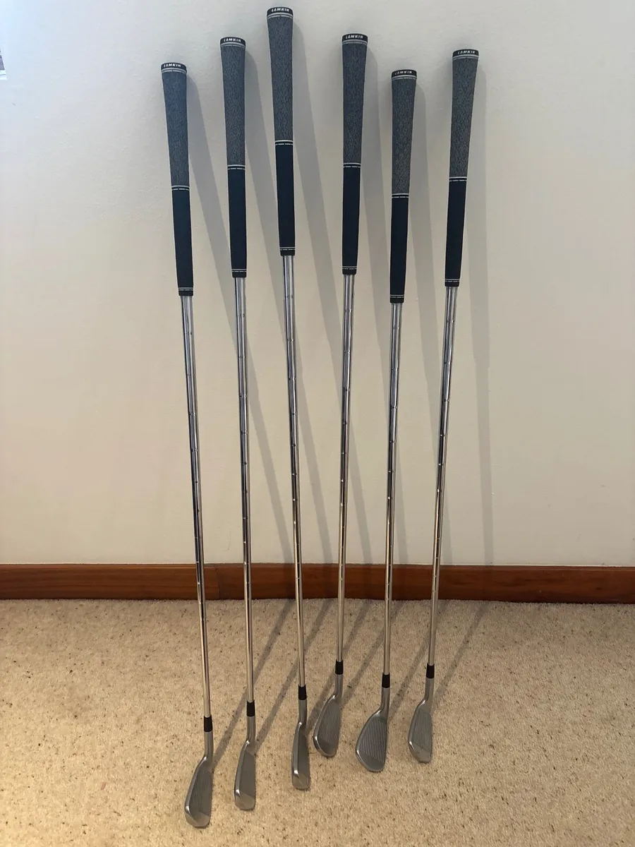 Mizuno 925 hot metal irons - Image 1