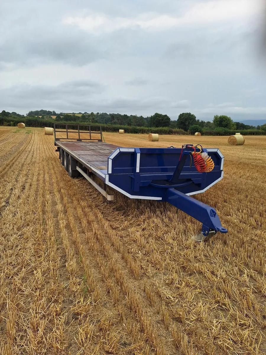Bale trailer - Image 1