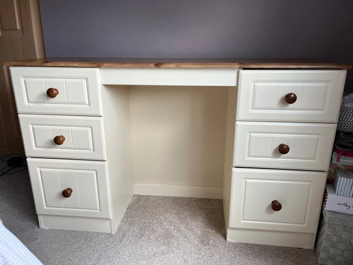 Dressing table and stool - Image 3