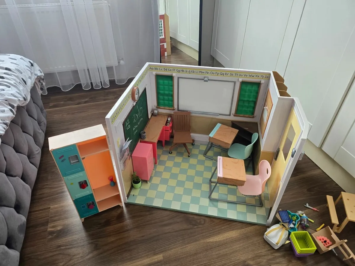 Barbie  Dolls, Accessories & School Toy - FREE - Image 1