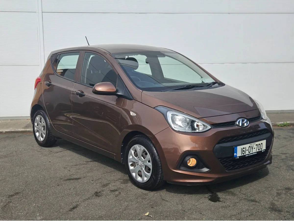 Hyundai i10 CLASSIC 4DR - Image 1
