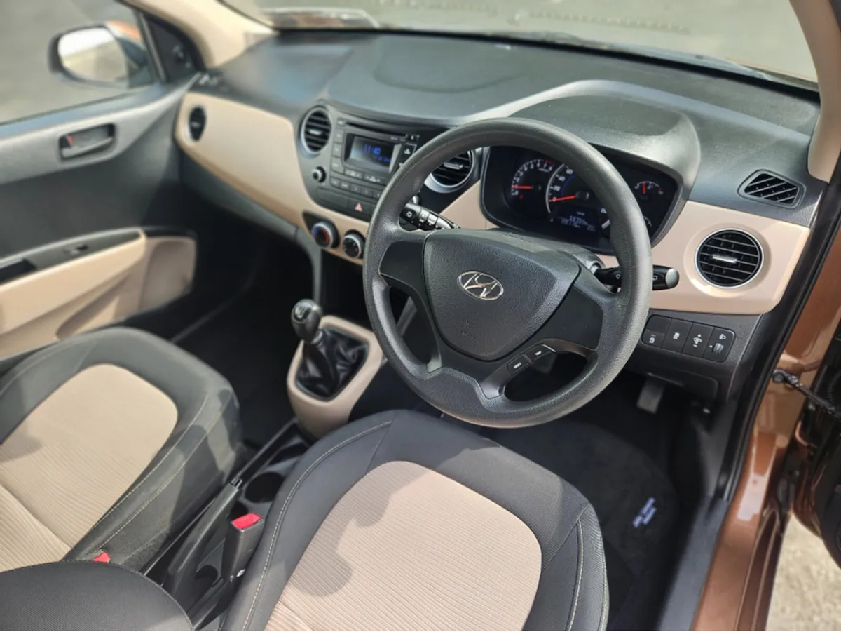 Hyundai i10 CLASSIC 4DR - Image 3