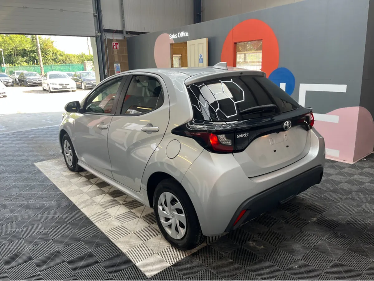 Toyota Yaris 1.0 PETROL / 22k KMs / REVERSE CAMERA - Image 4