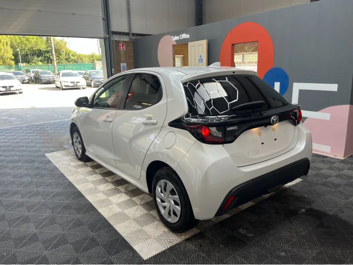 Toyota Yaris 1.0 PETROL / 6k KMs / REVERSE CAMERA - Image 4