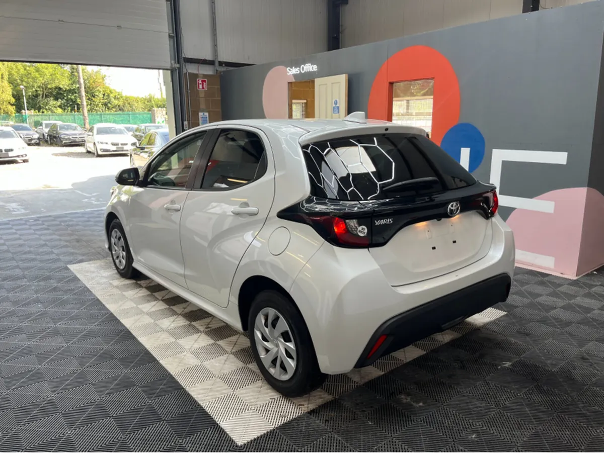 Toyota Yaris 1.0 PETROL / 43k KMs / REVERSE CAMERA - Image 4