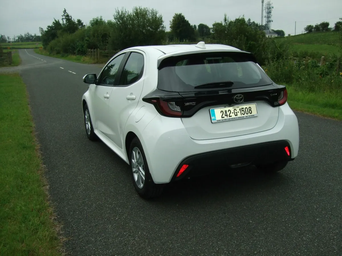 Toyota Yaris 2024 - Image 2