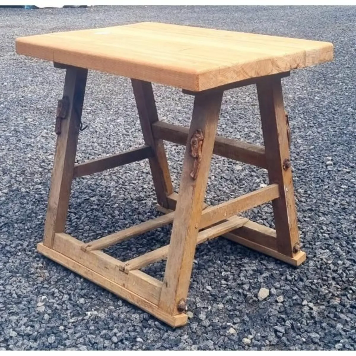 Table with Churn Base KAS792 - Image 2