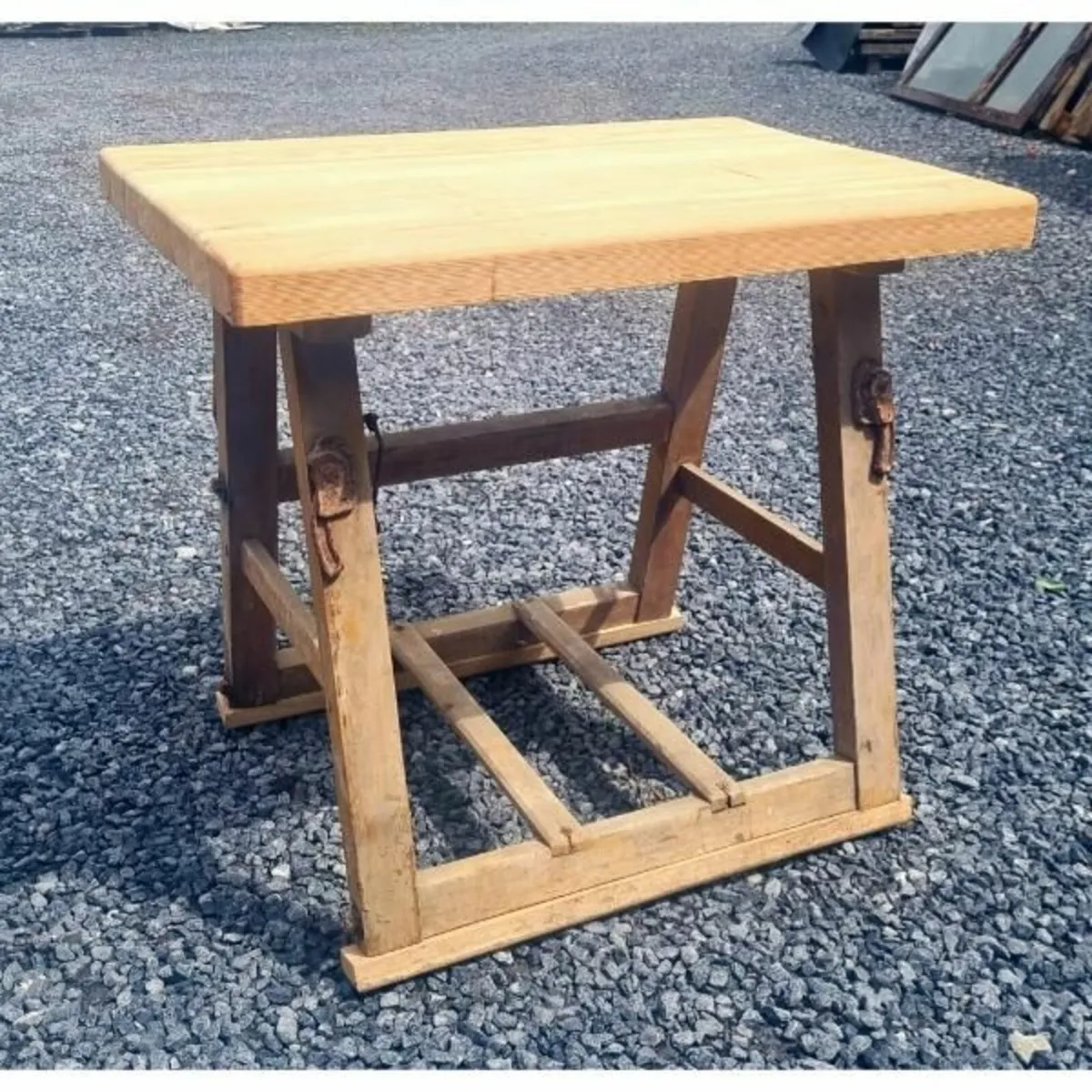 Table with Churn Base KAS792 - Image 3