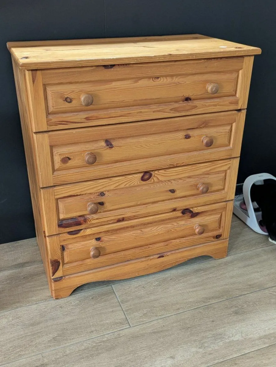 Chest of drawers