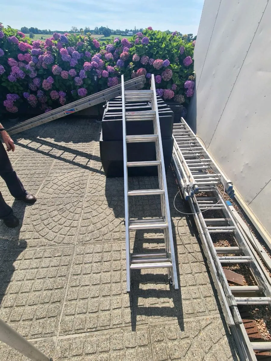 Aluminium double ladder - Image 1