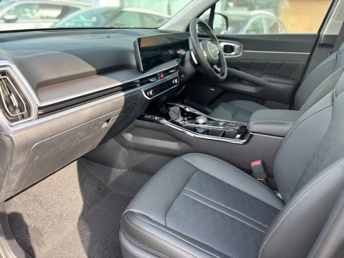 Kia Sorento 1.6 Plug in Hybrid SEM - Image 4