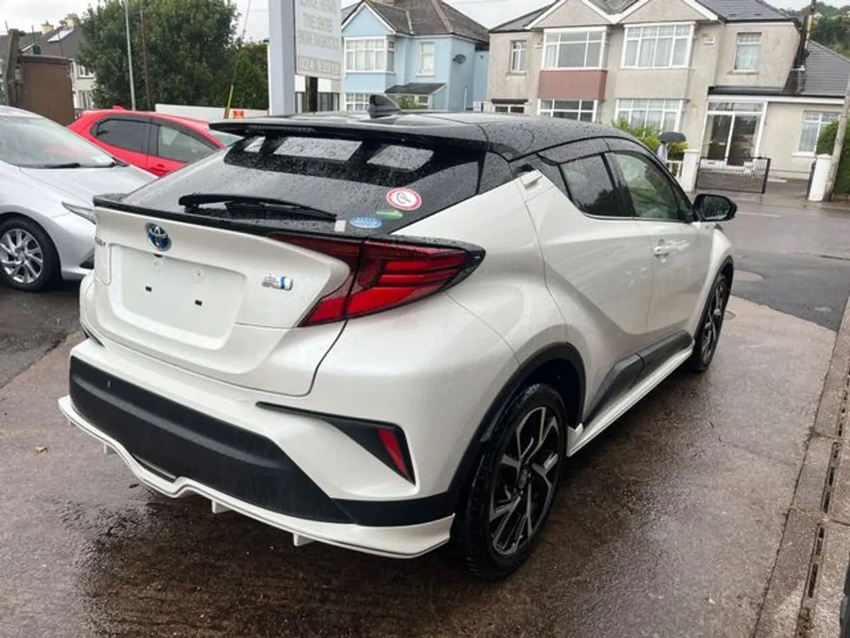 Toyota C-HR Hybrid Sport - Image 3