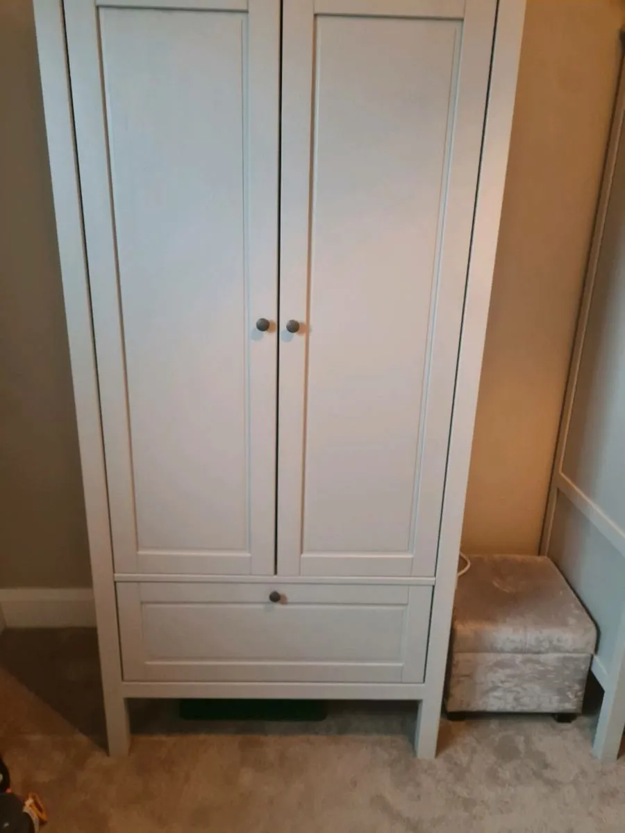 Kids wardrobe