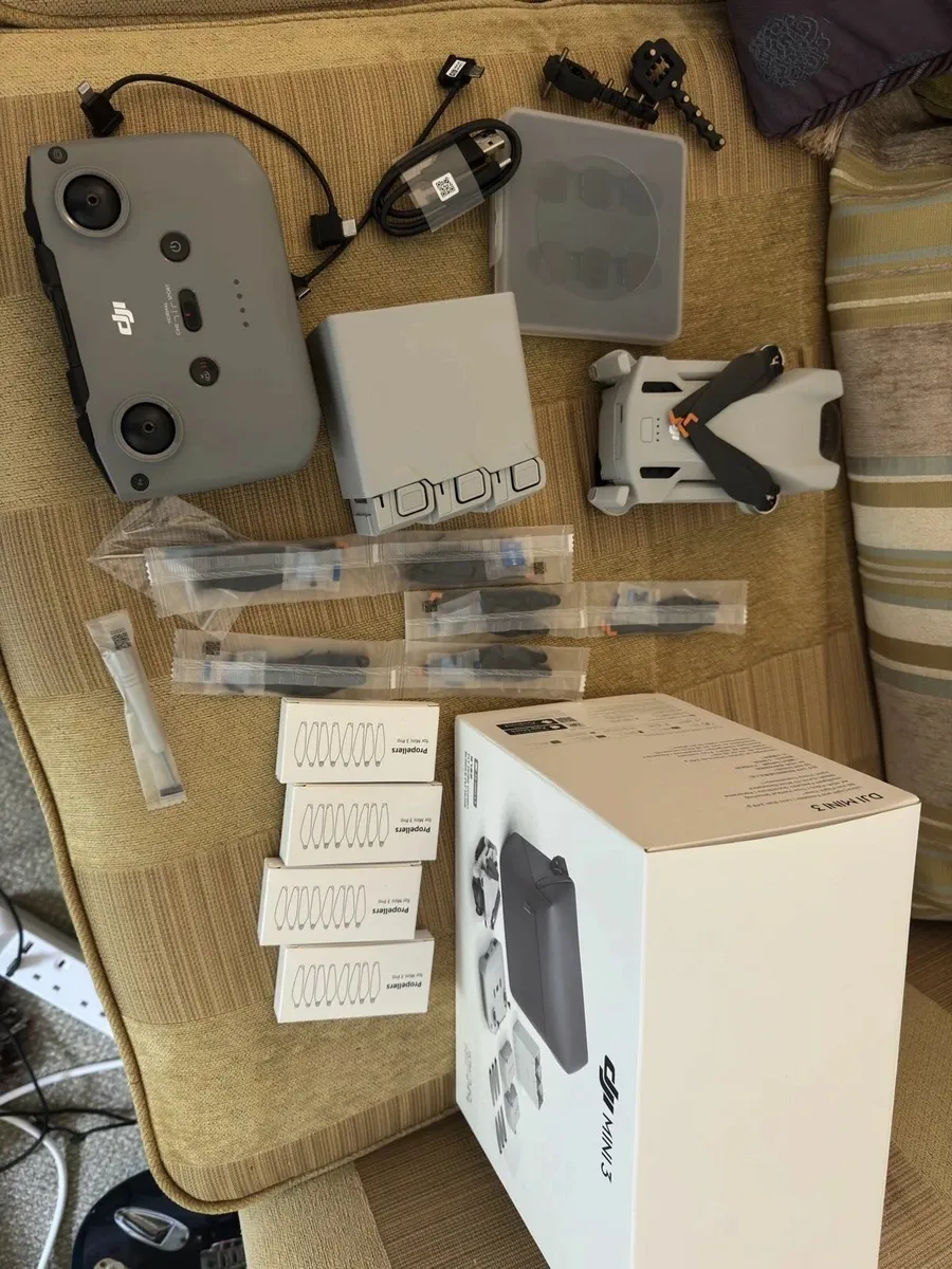 DJI Mini 3 fly more bundle +4th battery +ND Filter - Image 1