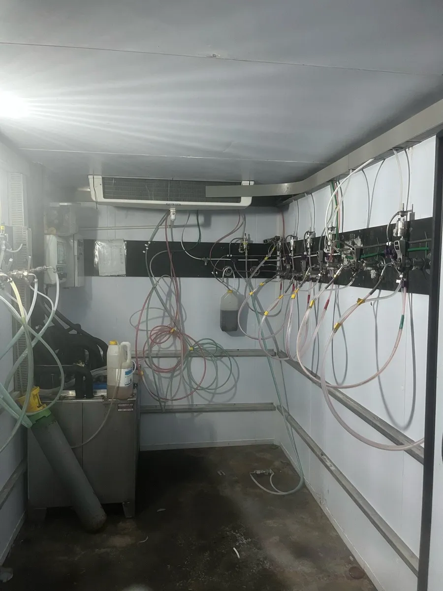 Pub clear out. - Image 2
