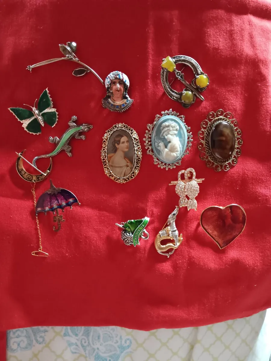Vintage brooches - Image 1