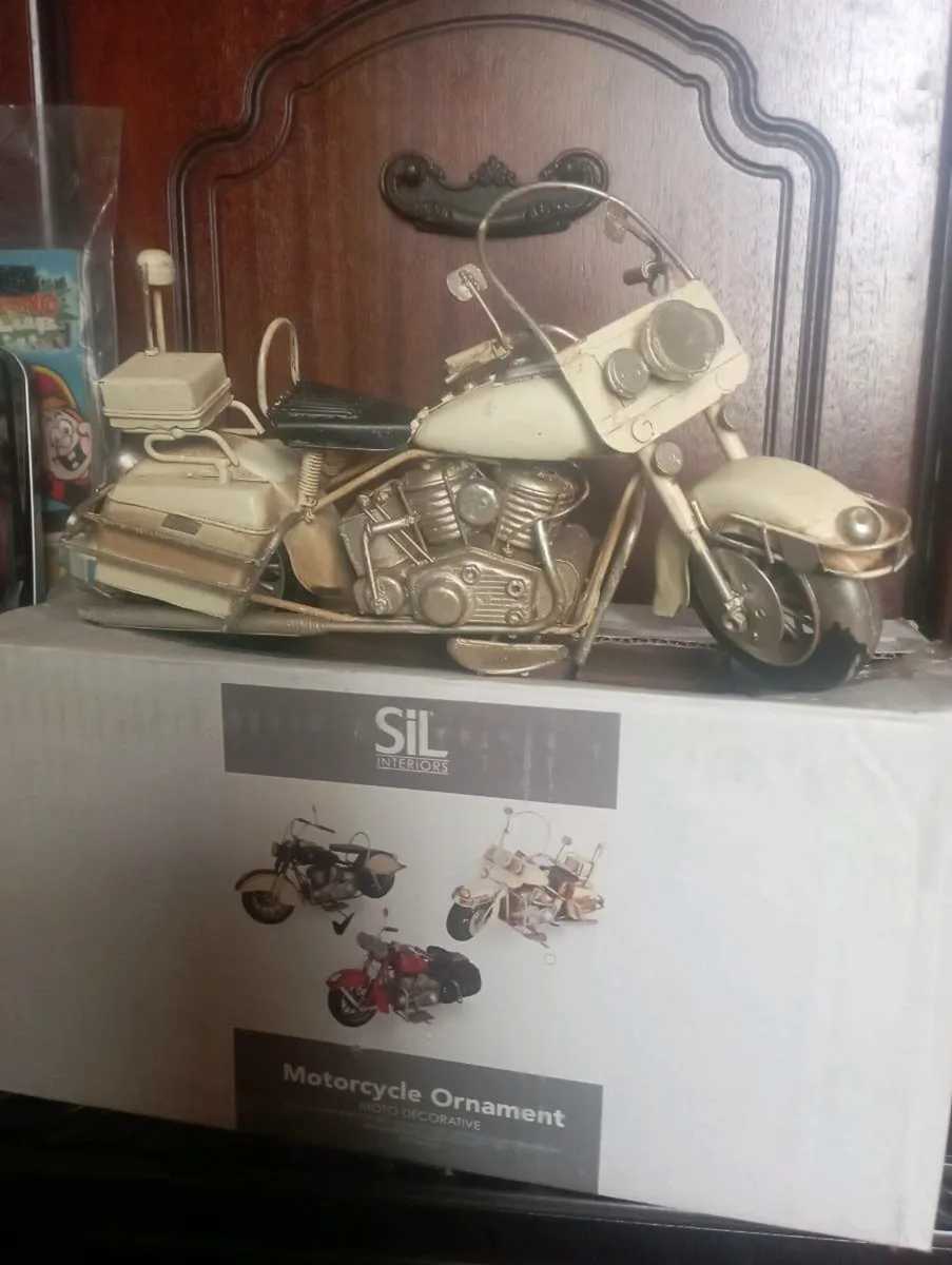 SIL WHITE VINTAGE MOTORCYCLE ORNAMENT - Image 1