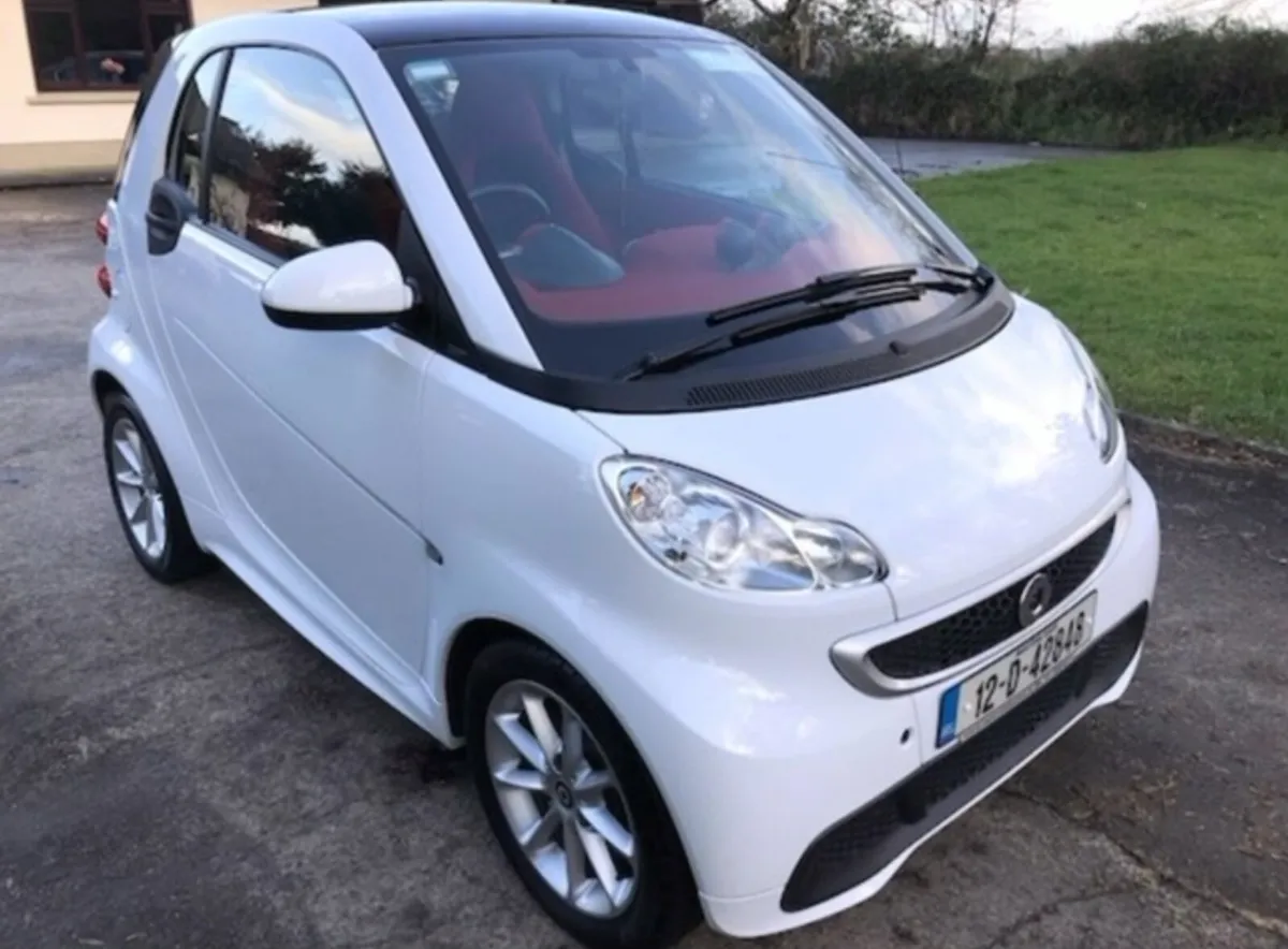 Smart Fortwo White Petrol Big Navi, Leather Seats - Image 2