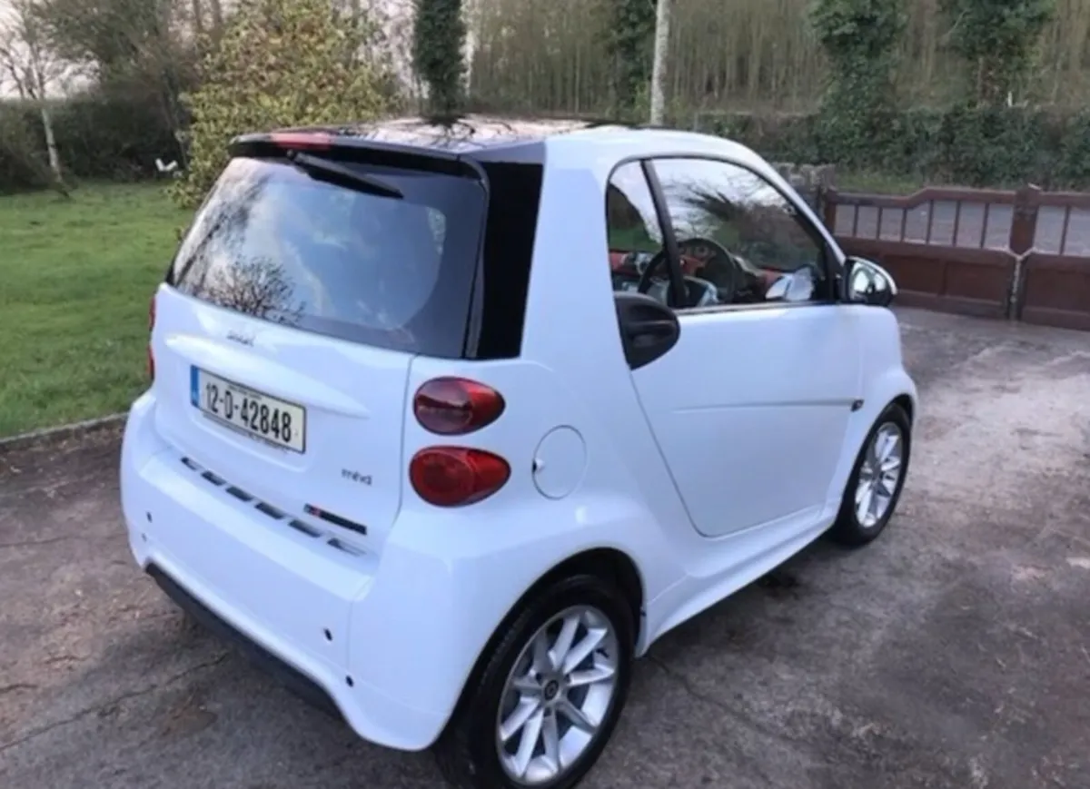 Smart Fortwo White Petrol Big Navi, Leather Seats - Image 3