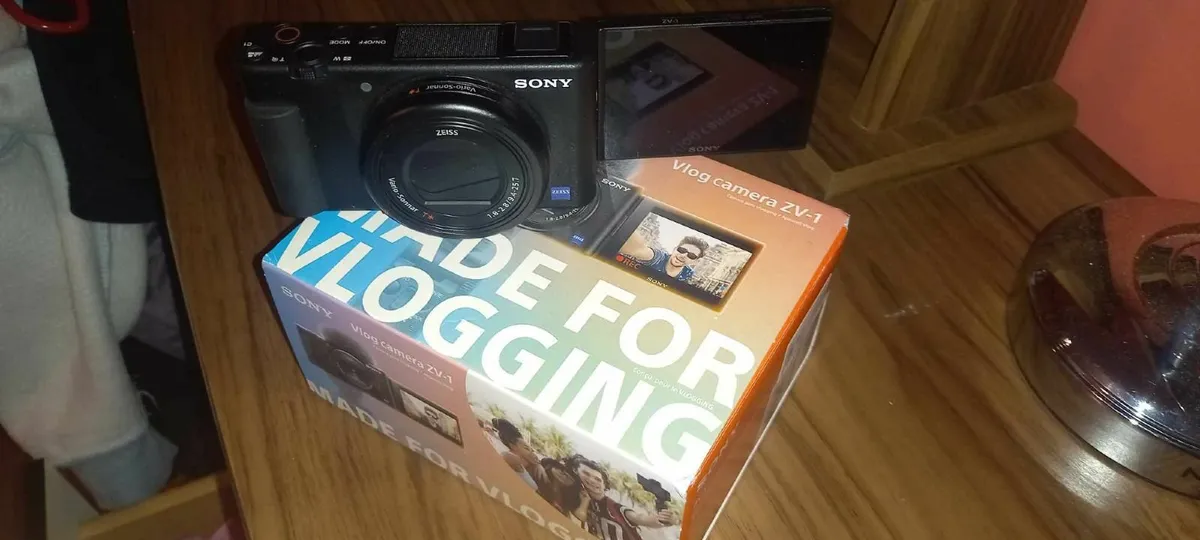 Sony Vlogging Camera - Image 2