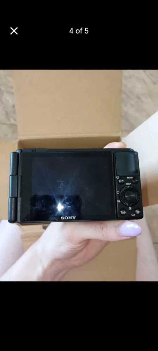 Sony Vlogging Camera - Image 4