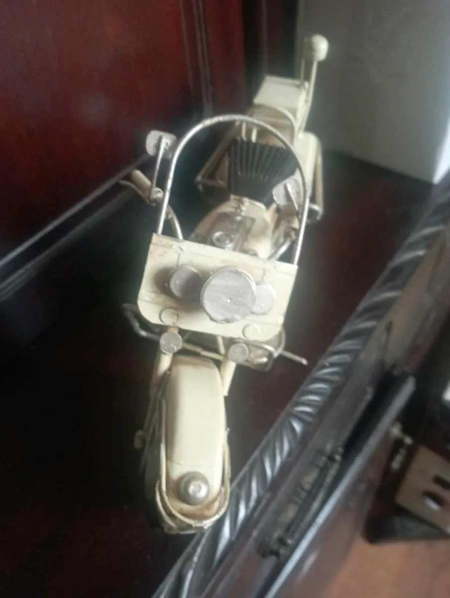 SIL WHITE VINTAGE MOTORCYCLE ORNAMENT - Image 3