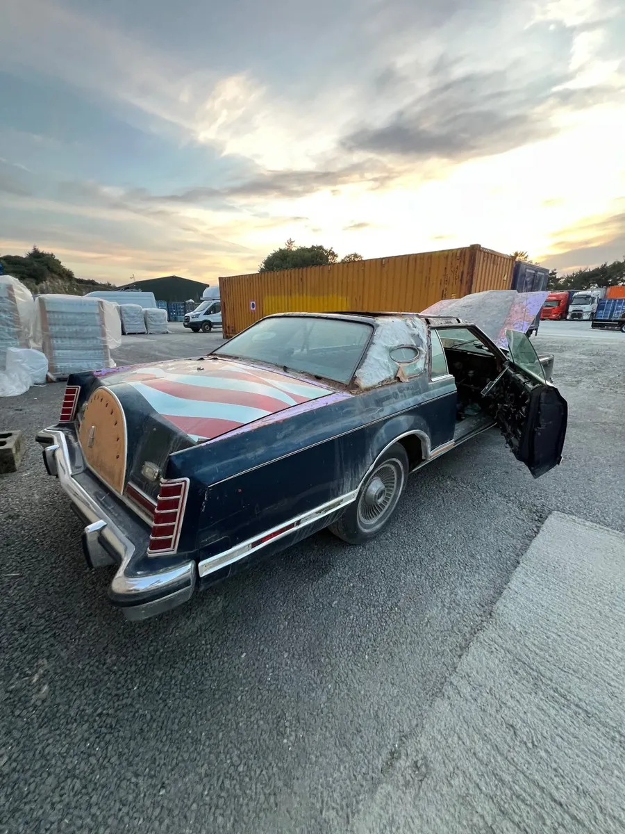 Lincoln Continental Mark V 1978 - Image 2