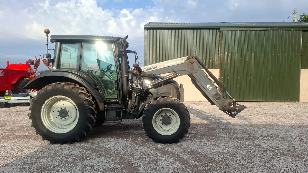 Valtra Tractor - Image 2
