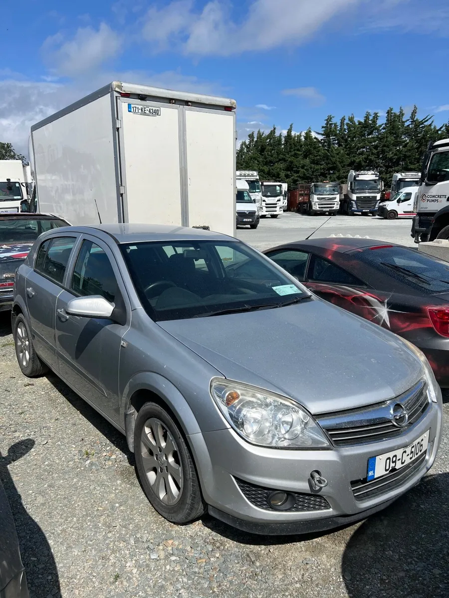 Opel Astra 2009 - Image 1