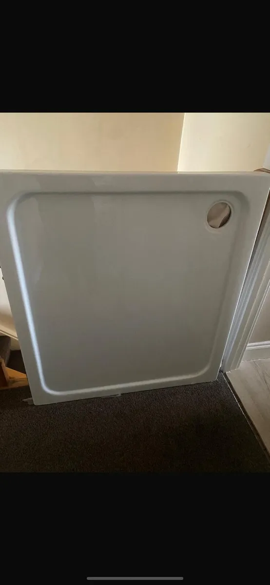 Shower tray & pivot sliding door €500 - Image 1