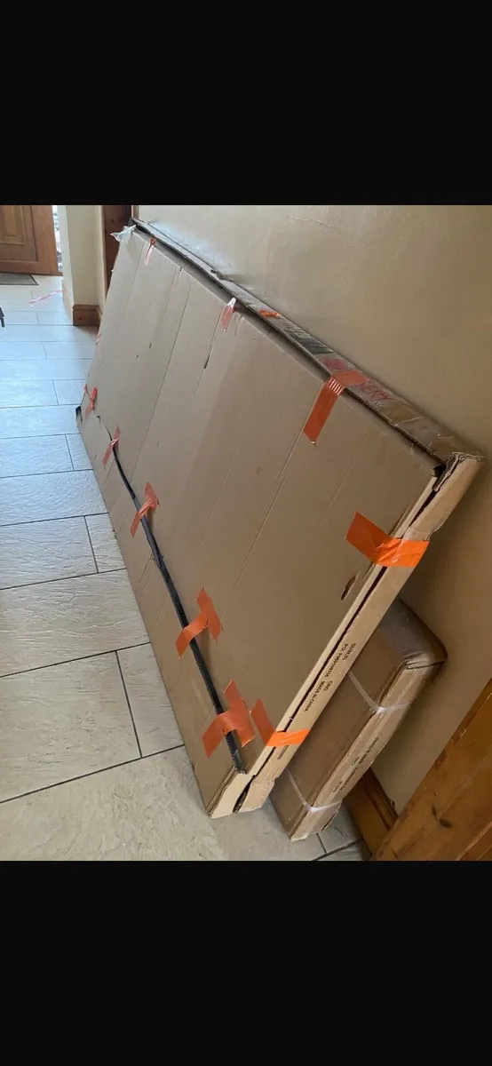 Shower tray & pivot sliding door €500 - Image 4