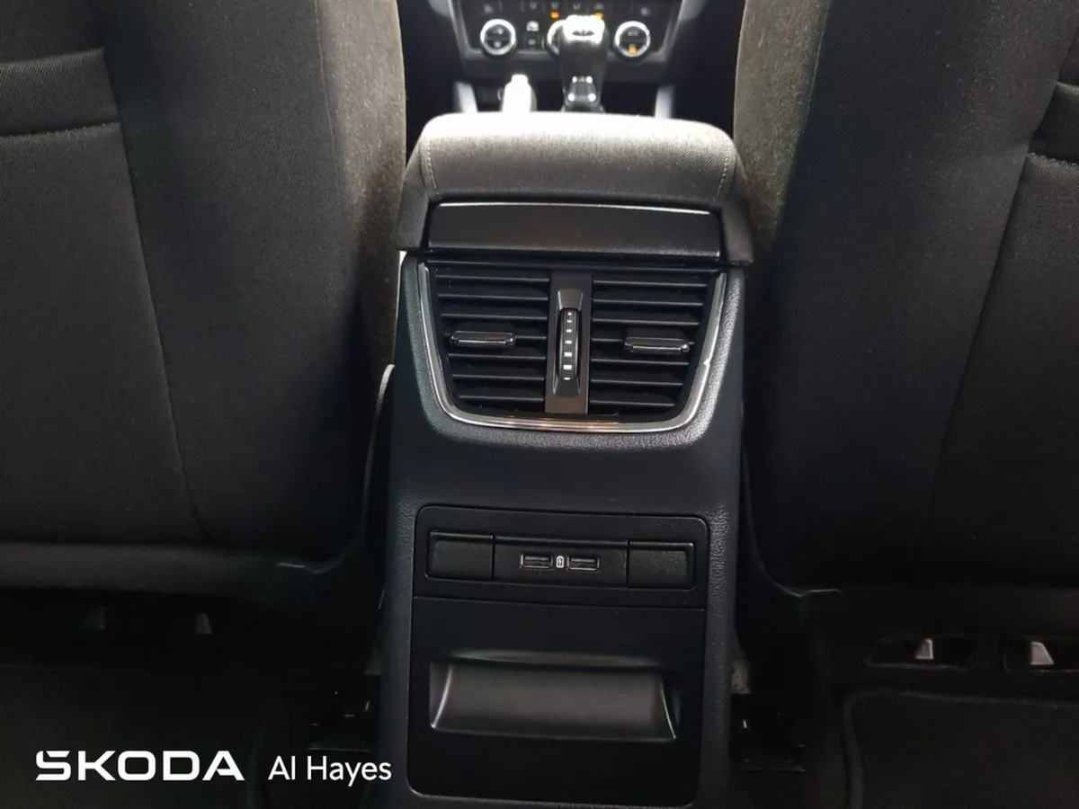 Skoda Octavia  like New style 1.6tdi 115HP Manual - Image 4