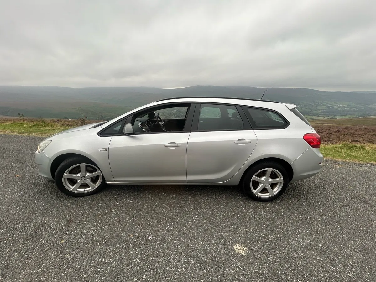 Vauxhall Astra 1.7 CDTi EcoFlex Exclusive 110PS - Image 3
