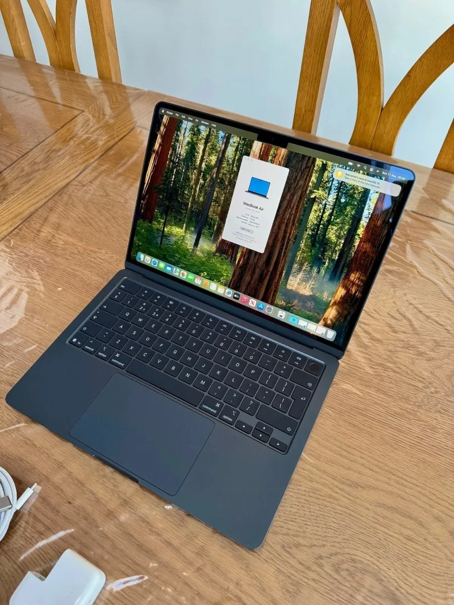 MacBook Air 2025 13.6 inch 256GB SSD 16GB RAM M4 - Image 1