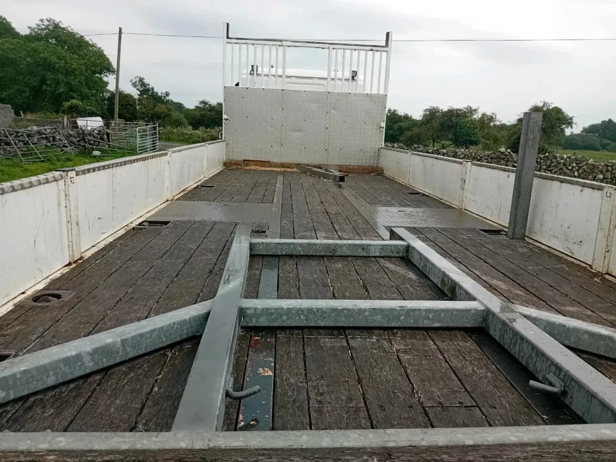 24.5 foot flatbed body - Image 4
