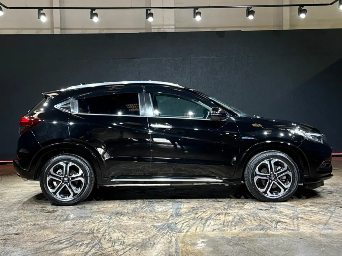 Honda Vezel 1.5 HYBRID AUTOMATIC - HALF BLACK LEAT - Image 3