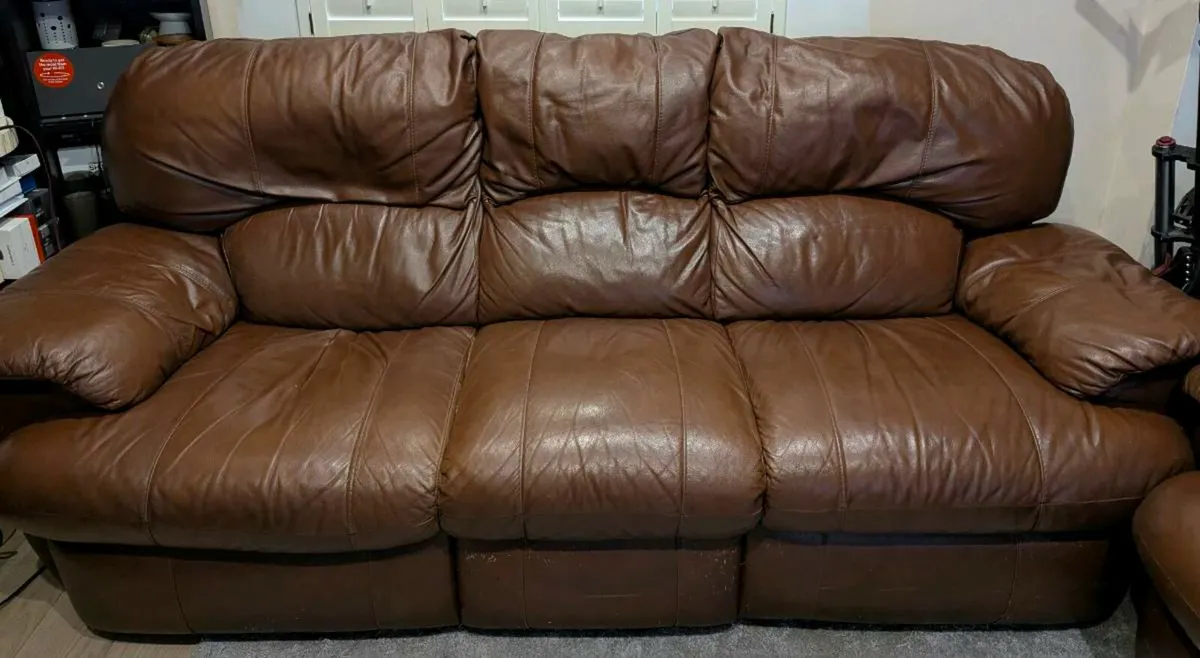Leather recliner sofa - Image 1