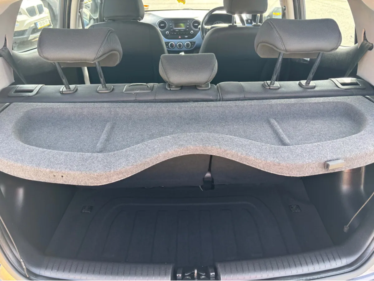 Hyundai i10 DELUXE 4DR - Image 4