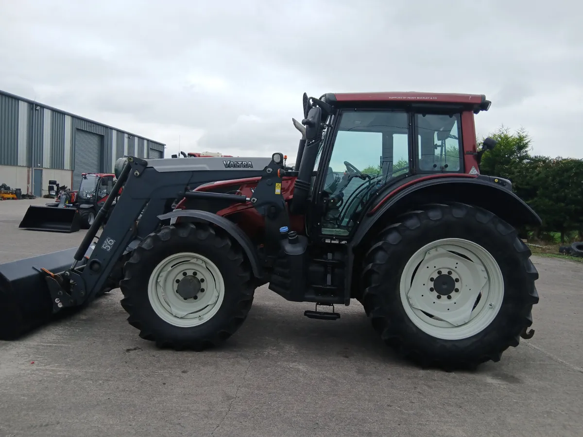 Valtra N123 & loader - Image 4