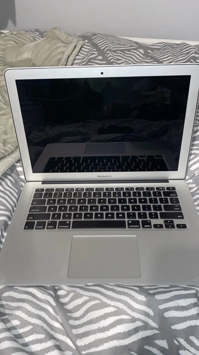 Mac book air 2017 - Image 2