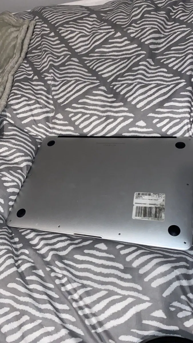 Mac book air 2017 - Image 4