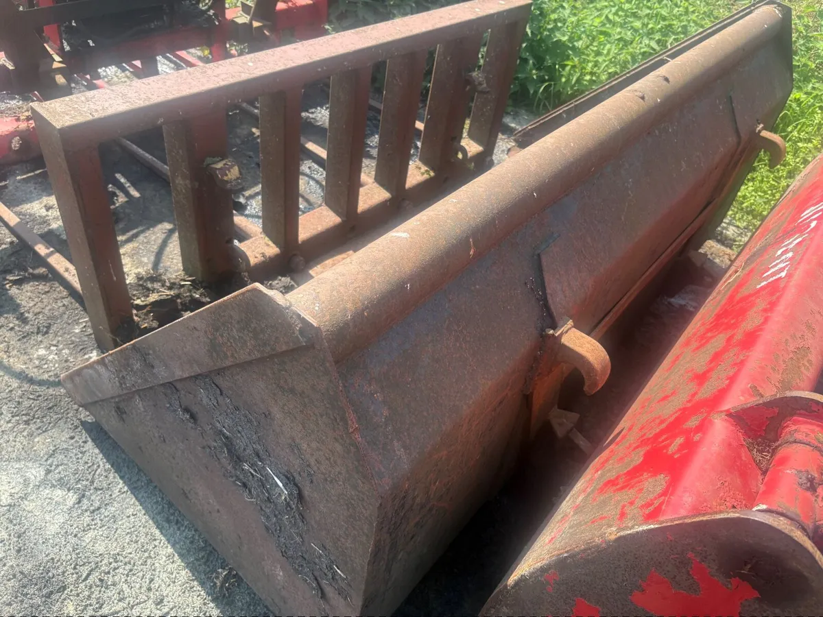 Farmyard implements (tractor) - Image 3