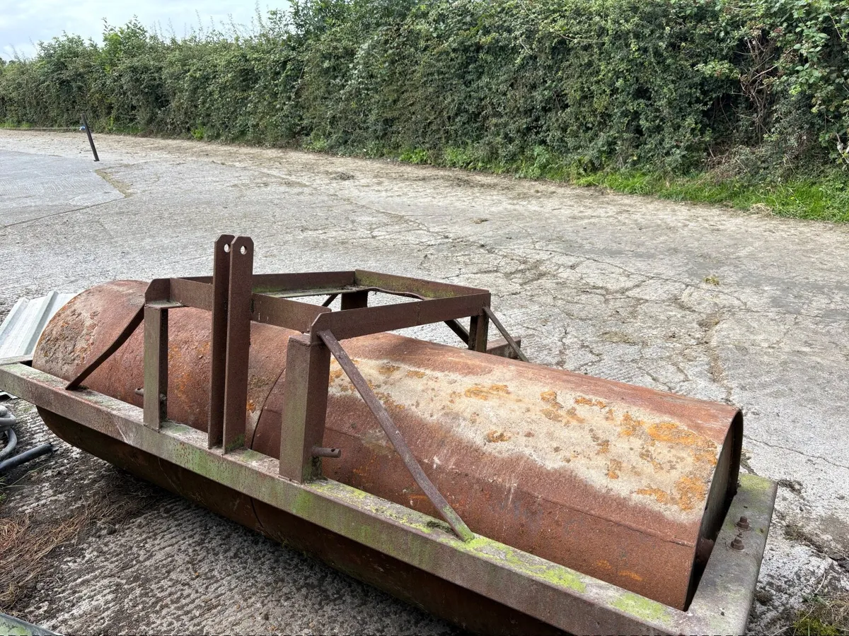 Farmyard implements (tractor) - Image 2