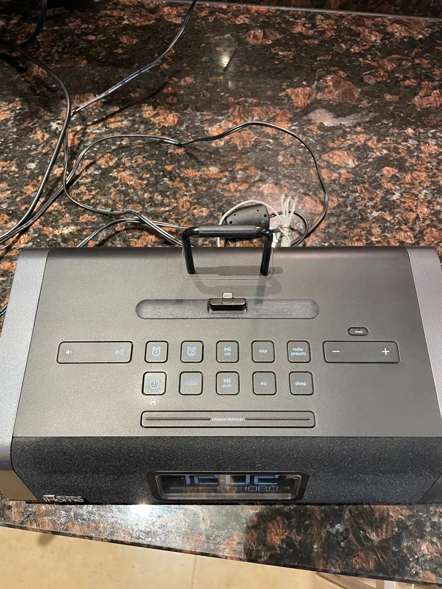 iHome Docking Station Alarm and Radio - Image 2