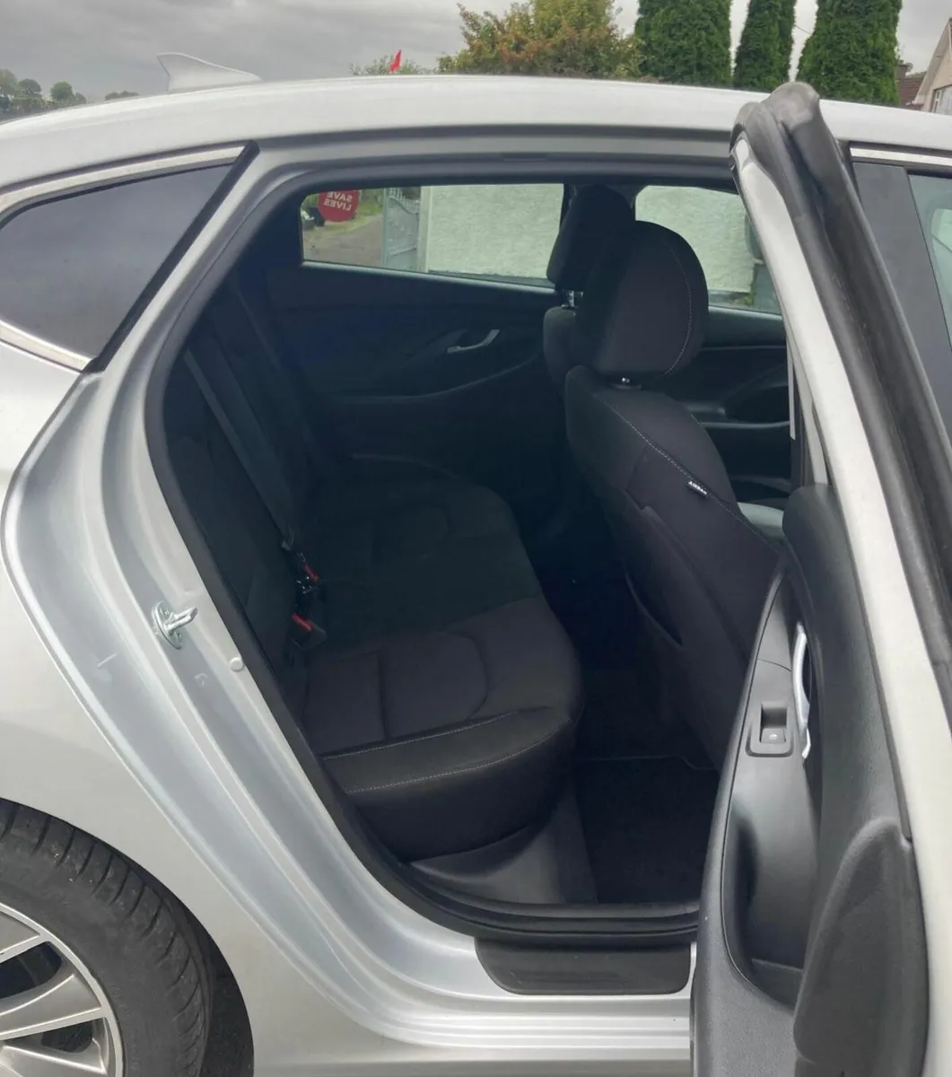 Hyundai i30 2020 fastback turbo - Image 3
