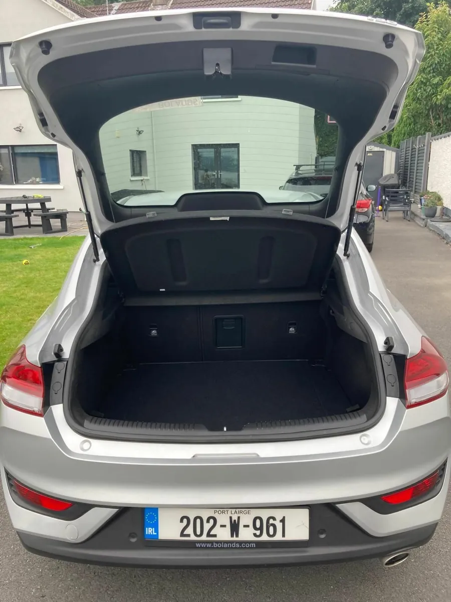 Hyundai i30 2020 fastback turbo - Image 4