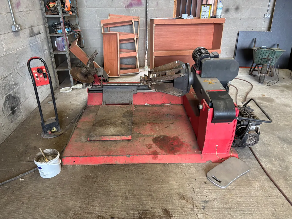 TRUCK &PLANT TYRE MACHINE 3 PHASE - Image 1