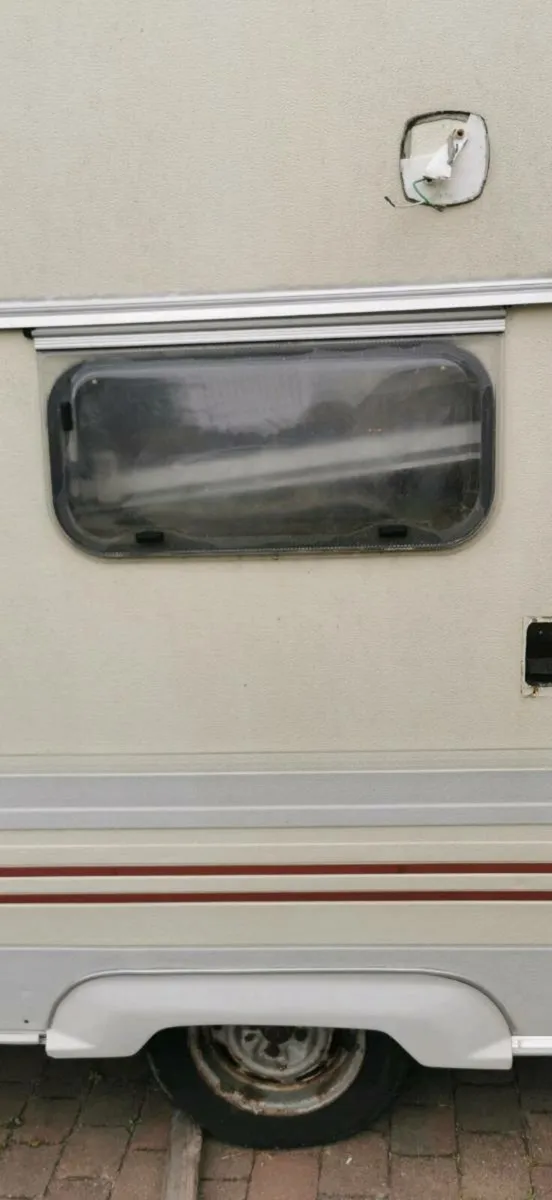 Caravan parts and windows. - Image 1